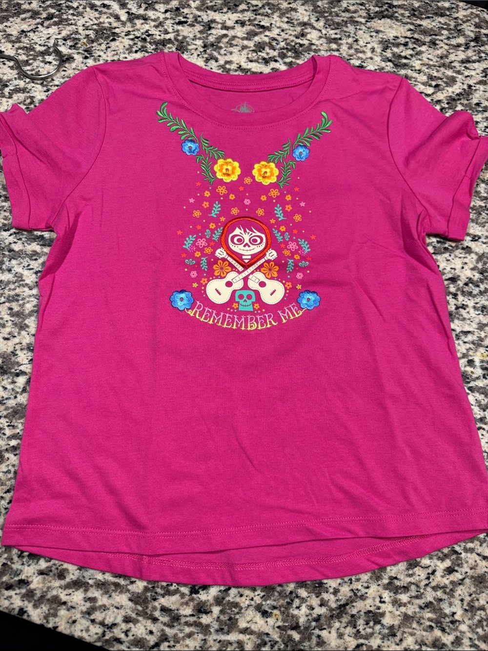🆕 Disney Coco Bright Pink with Embroidered 'Remember Me' Graphic Tee. L. NWOT!🩷